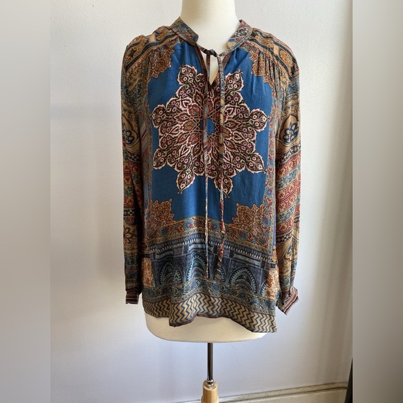 Tolani Alyssa Top - Picture 1 of 3